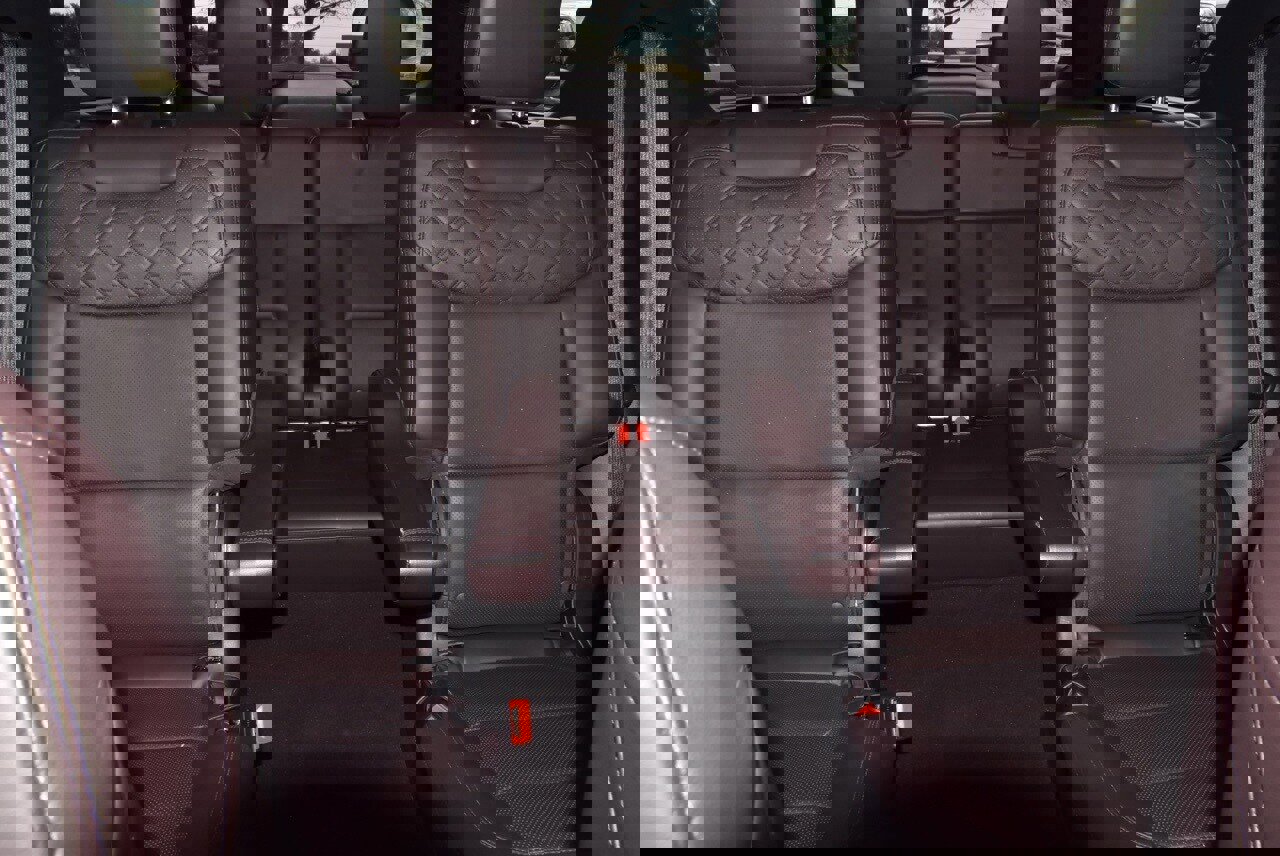 Certified 2025 Ford Explorer Platinum w/ LUX Leather Package image 21