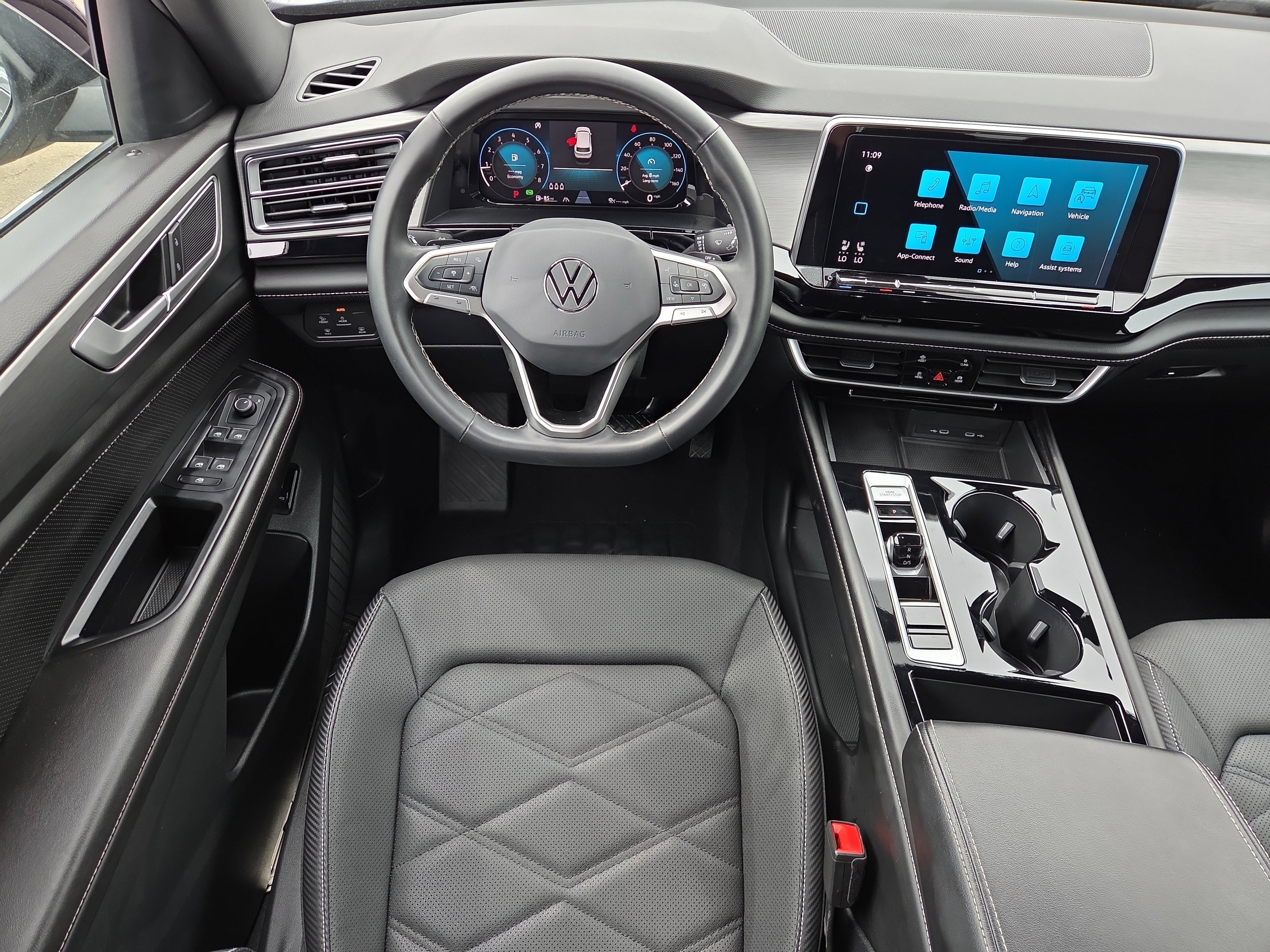 Used 2024 Volkswagen Atlas Cross Sport SE FWD image 13