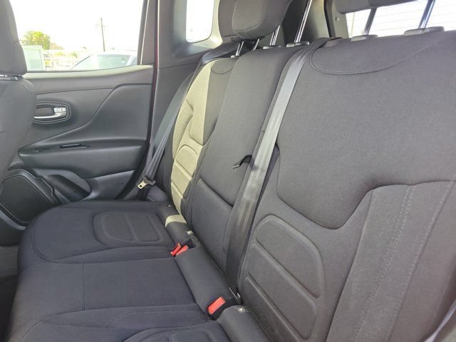 Used 2022 Jeep Renegade Latitude w/ Convenience Group AWD/4WD image 17