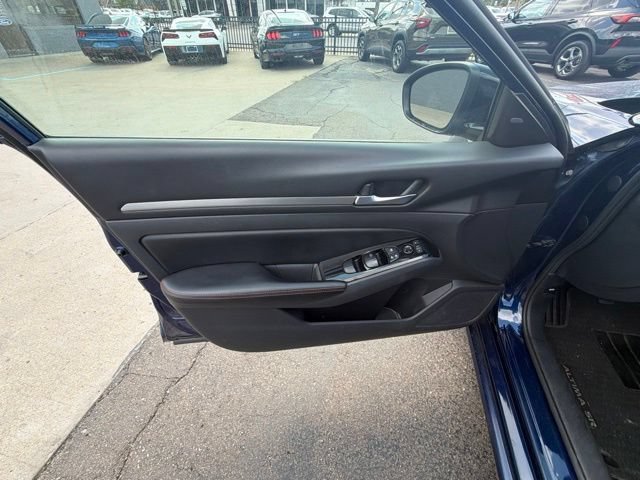 Used 2024 Nissan Altima 2.5 SR FWD image 12