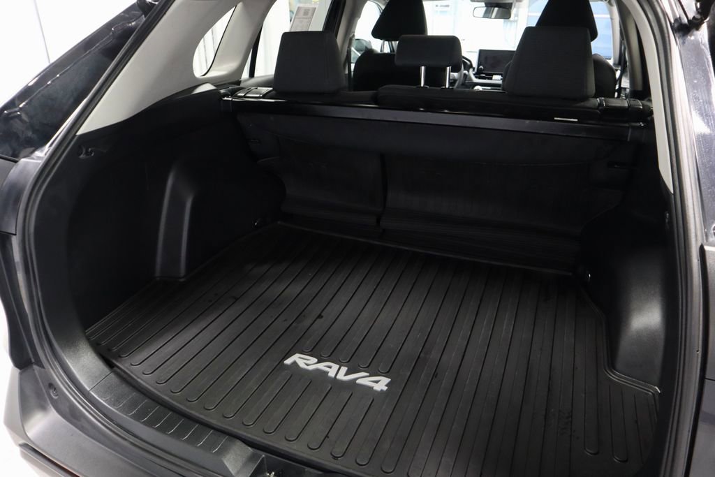 Used 2024 Toyota RAV4 LE AWD/4WD image 12