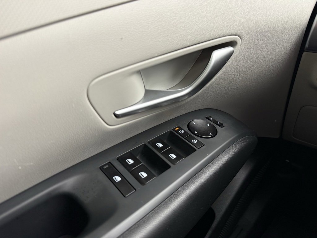 Used 2025 Hyundai Tucson SE image 12