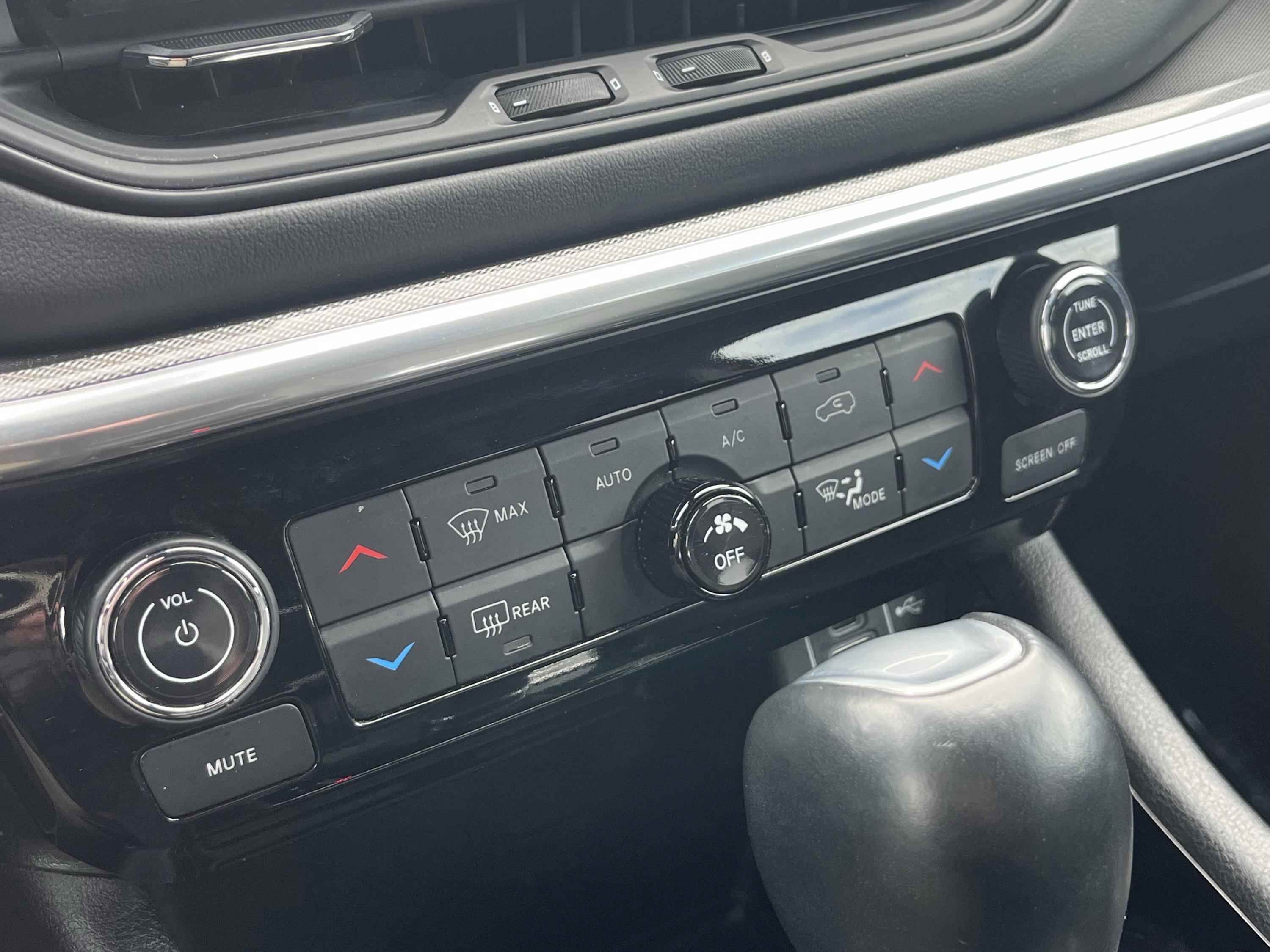 Used 2023 Jeep Compass Limited image 21