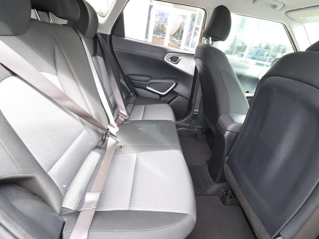 Used 2025 Kia Soul LX w/ LX Technology Package image 22