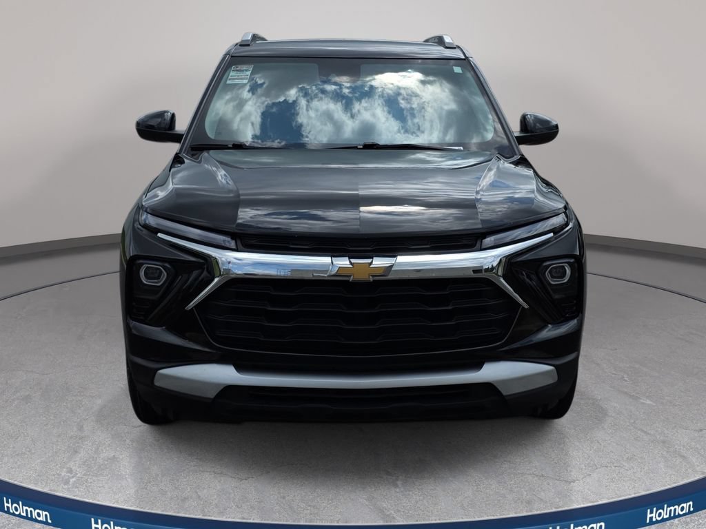Used 2025 Chevrolet TrailBlazer LT AWD/4WD image 2