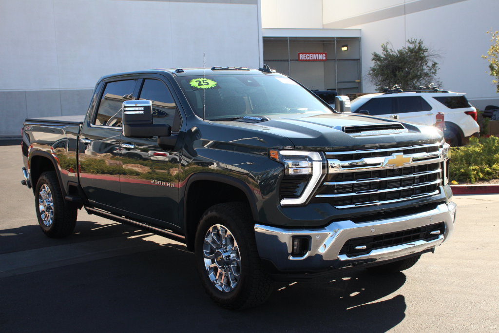 Used 2025 Chevrolet Silverado 2500 LTZ w/ LTZ Premium Package AWD/4WD image 11