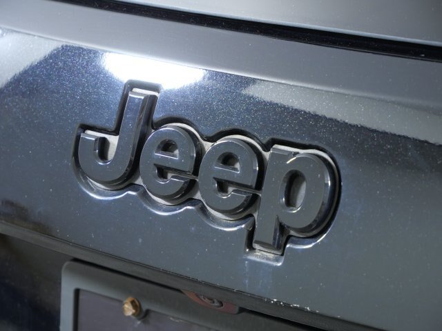 Used 2018 Jeep Grand Cherokee Altitude AWD/4WD image 8