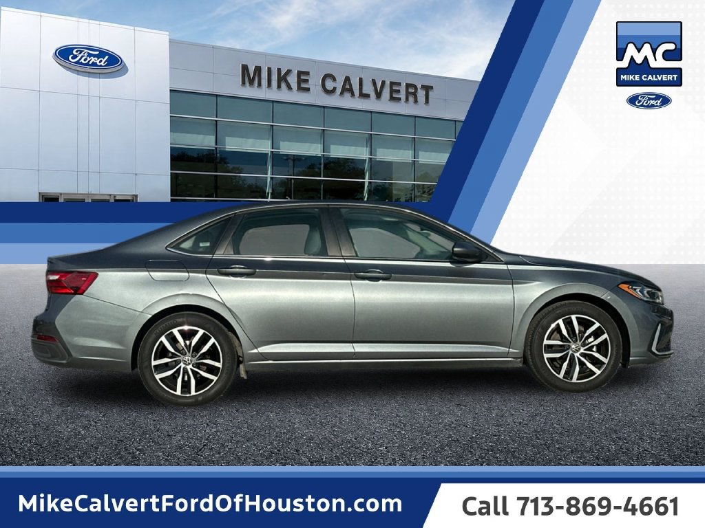 Used 2025 Volkswagen Jetta SE FWD image 6
