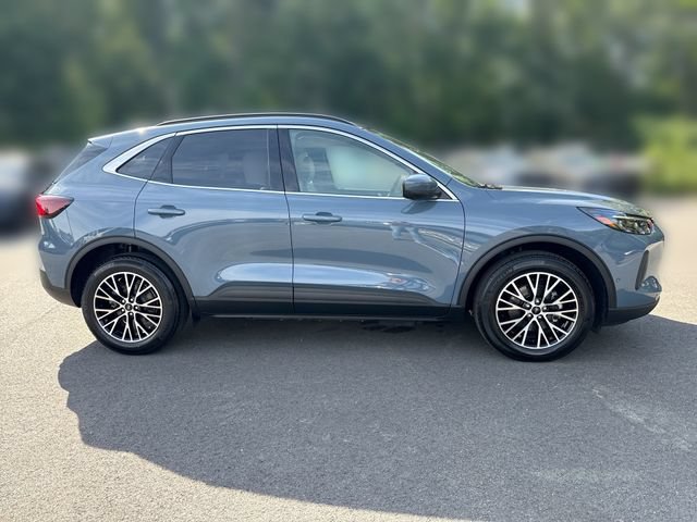 Certified 2023 Ford Escape SE w/ PHEV Premium Package FWD image 9