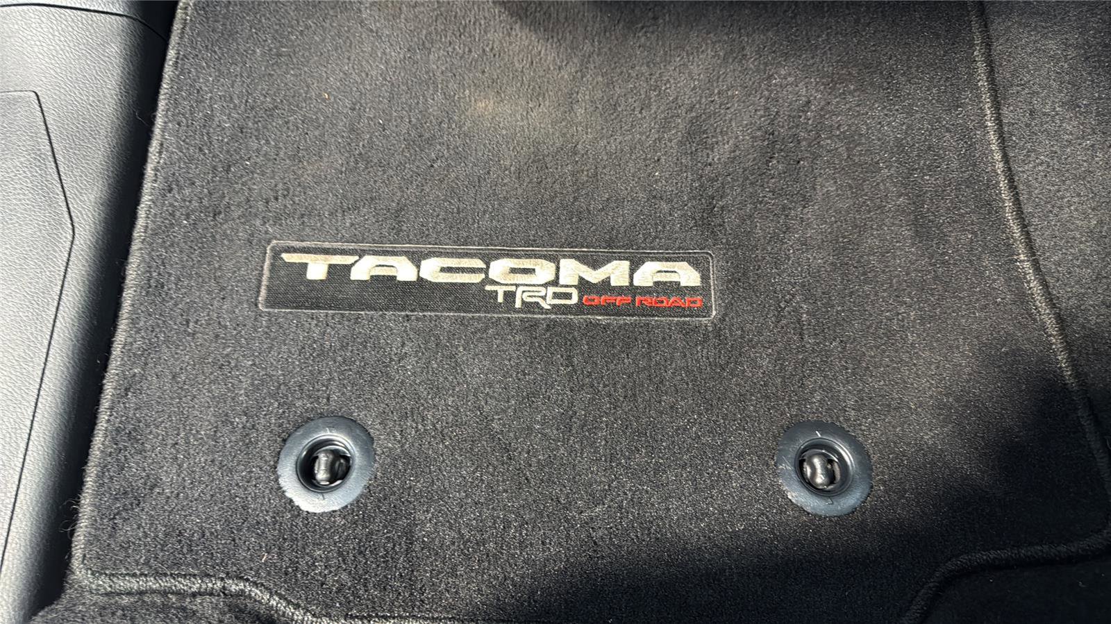 Used 2018 Toyota Tacoma TRD Off-Road w/ Technology Package AWD/4WD image 24