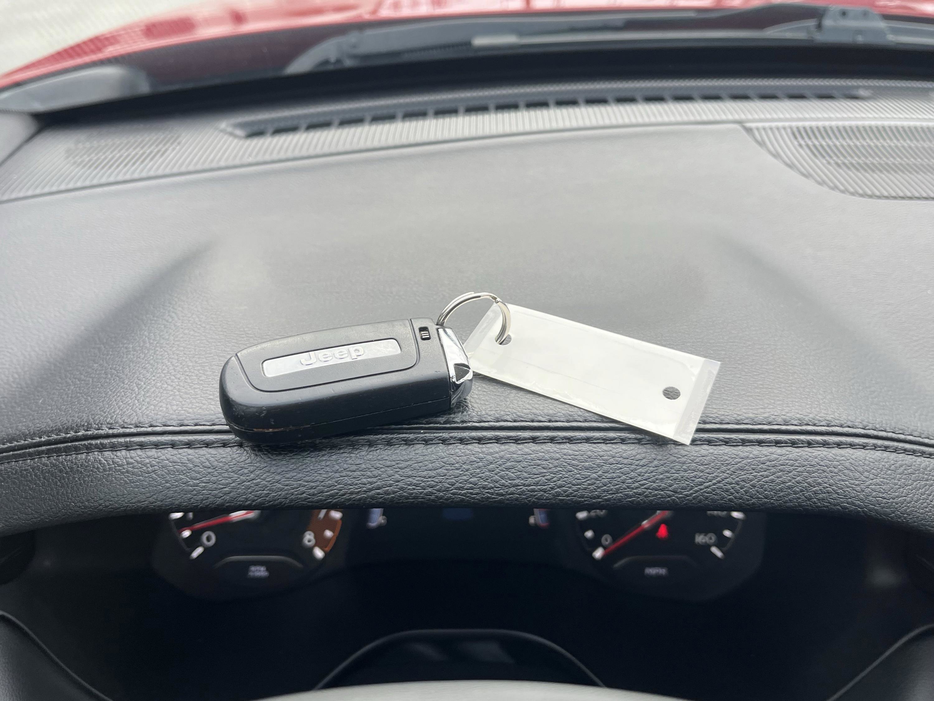 Used 2023 Jeep Compass Limited image 34