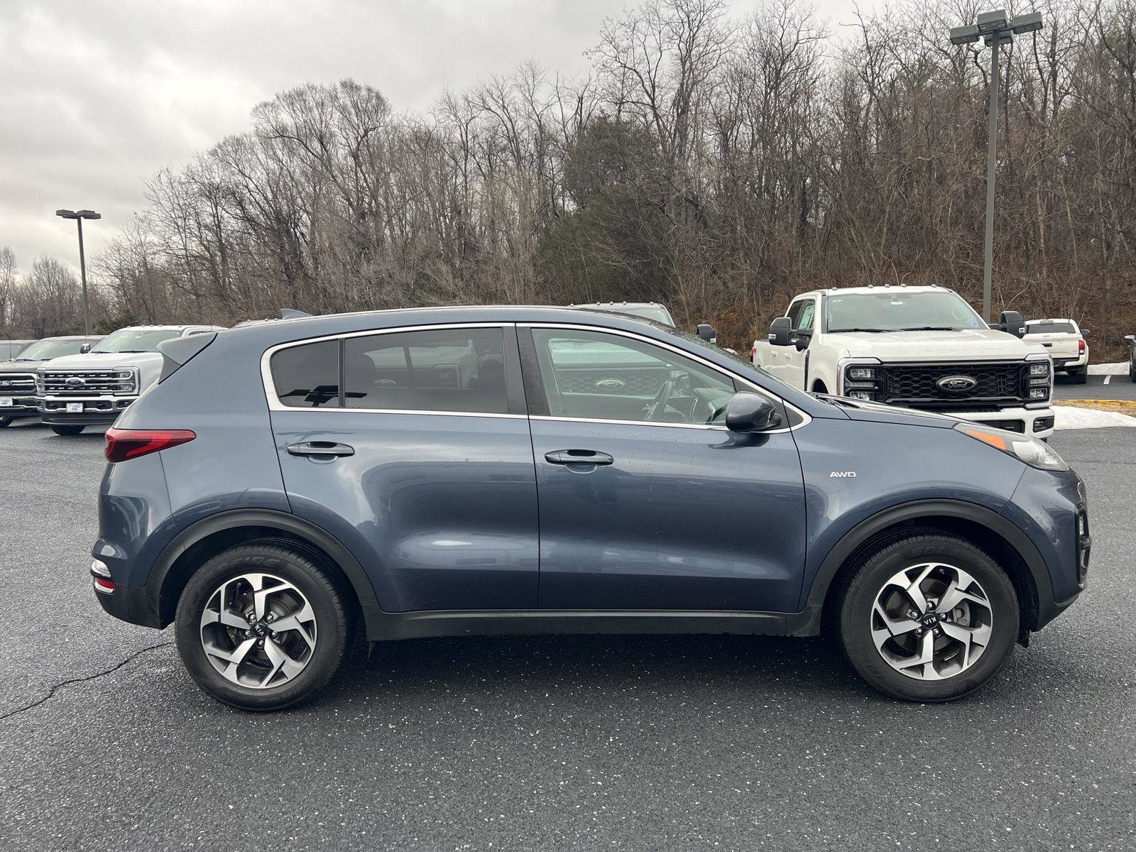 Used 2020 Kia Sportage LX image 2
