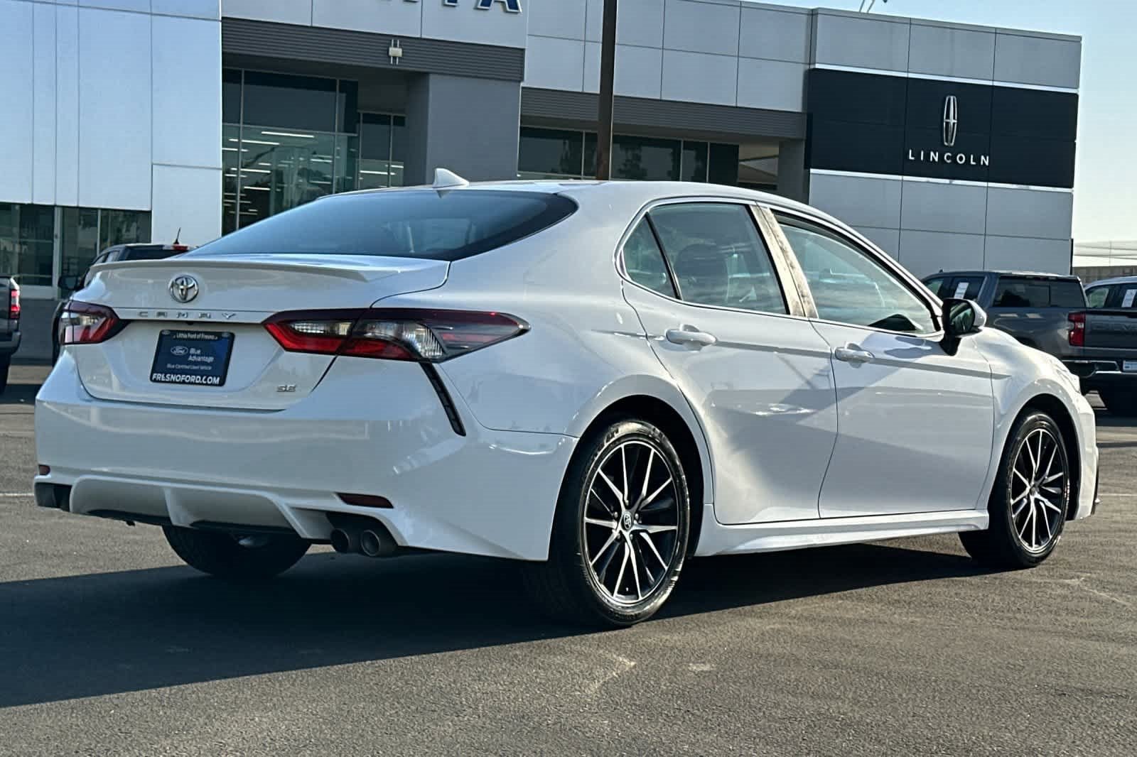 Used 2023 Toyota Camry SE image 5