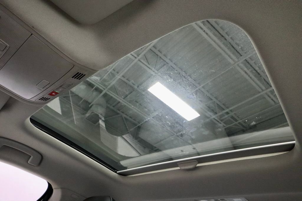 Used 2025 Volkswagen Jetta SE image 33