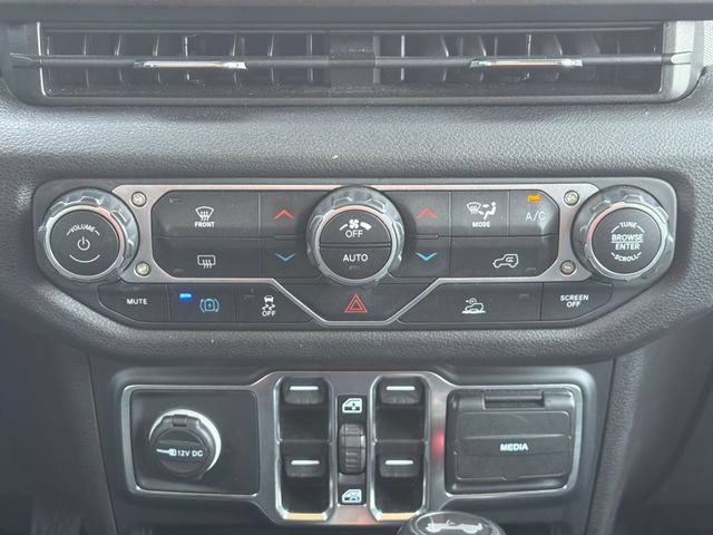 Used 2024 Jeep Wrangler Unlimited AWD/4WD image 28
