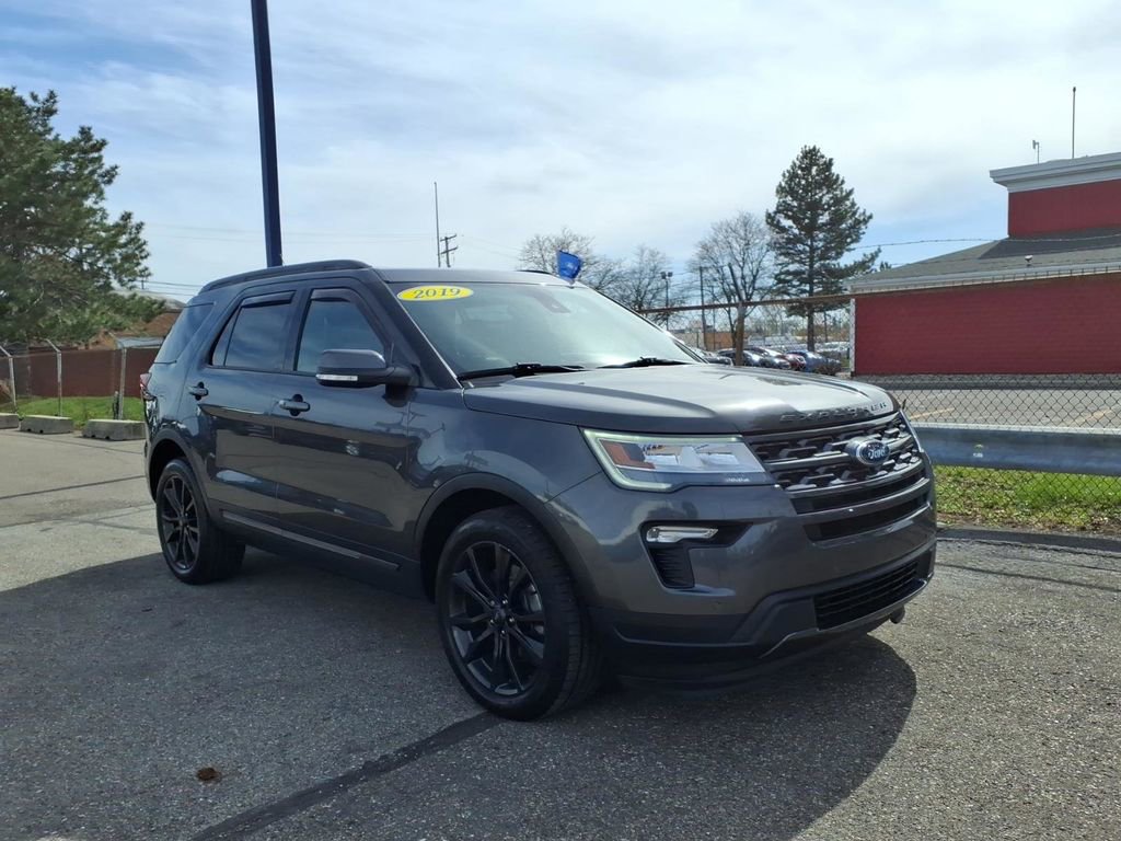 Certified 2019 Ford Explorer XLT w/ Equipment Group 202A image 3