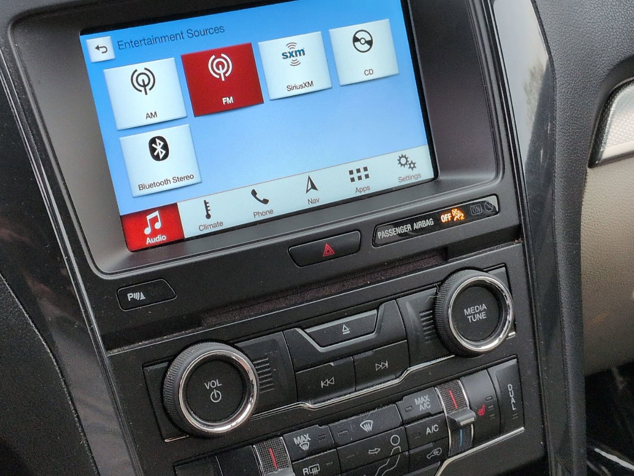 Certified 2018 Ford Explorer XLT w/ Equipment Group 202A image 21