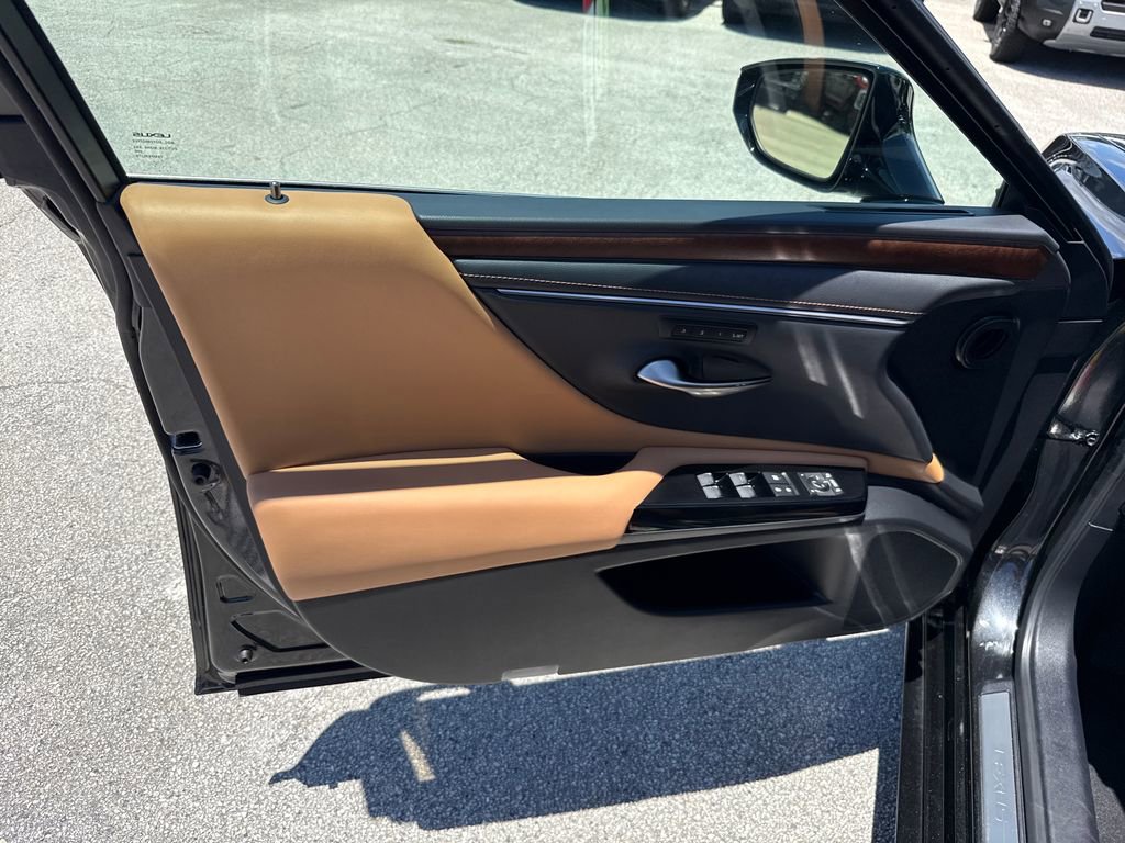 Used 2025 Lexus ES 300h w/ Premium Package FWD image 14