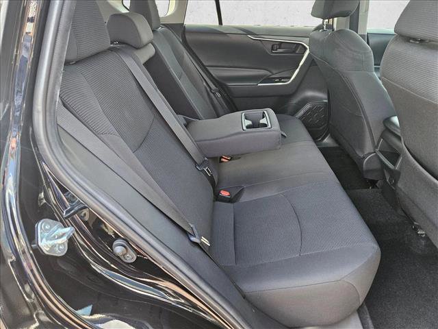 Used 2021 Toyota RAV4 LE AWD/4WD image 18