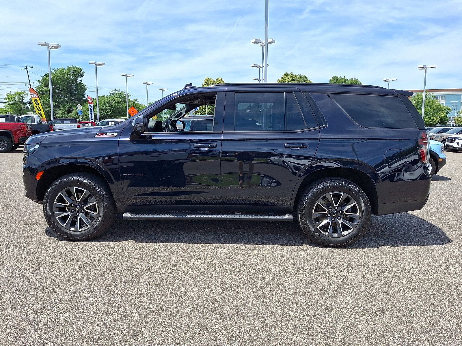 Used 2023 Chevrolet Tahoe Z71 w/ Luxury Package AWD/4WD image 6