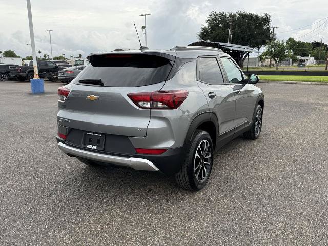 Used 2025 Chevrolet TrailBlazer LT AWD/4WD image 3