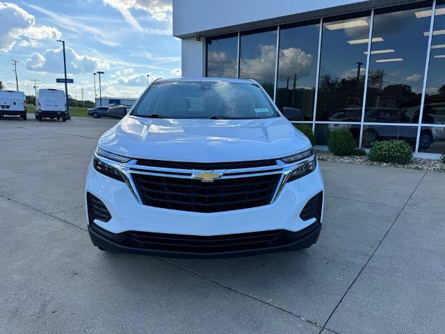 Used 2023 Chevrolet Equinox LS w/ LS Convenience Package AWD/4WD image 2