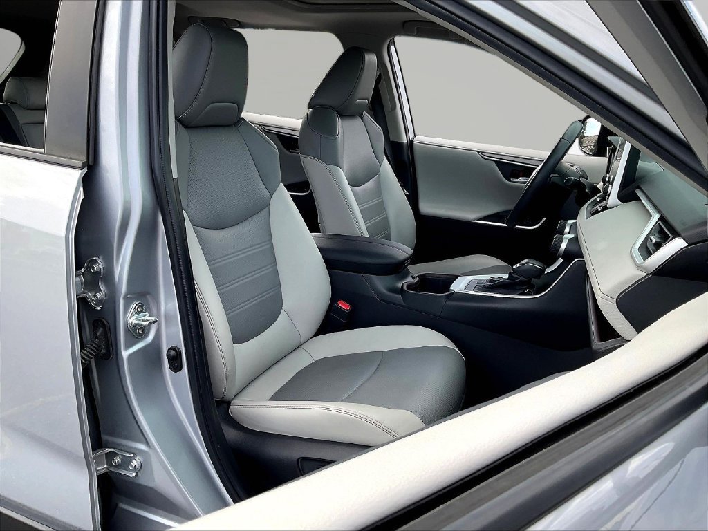 Used 2022 Toyota RAV4 Limited AWD/4WD image 36
