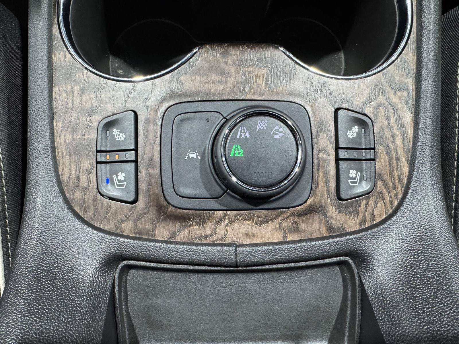 Used 2021 GMC Acadia Denali w/ Denali Technology Package AWD/4WD image 35