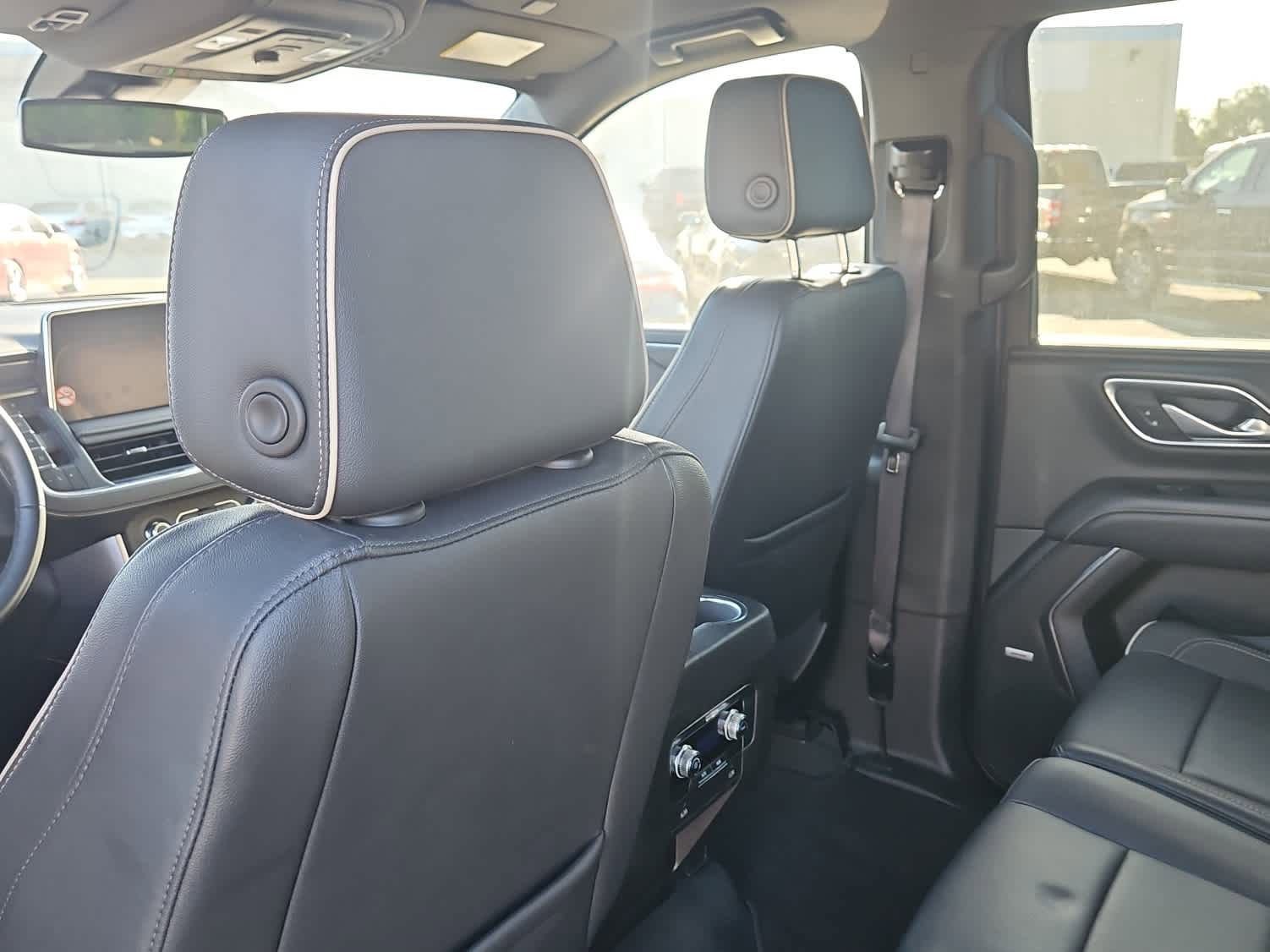 Used 2024 GMC Yukon XL SLT image 12