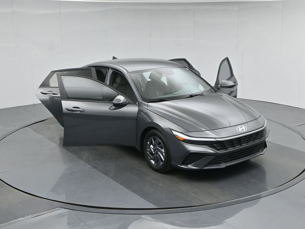 Used 2024 Hyundai Elantra SEL image 41