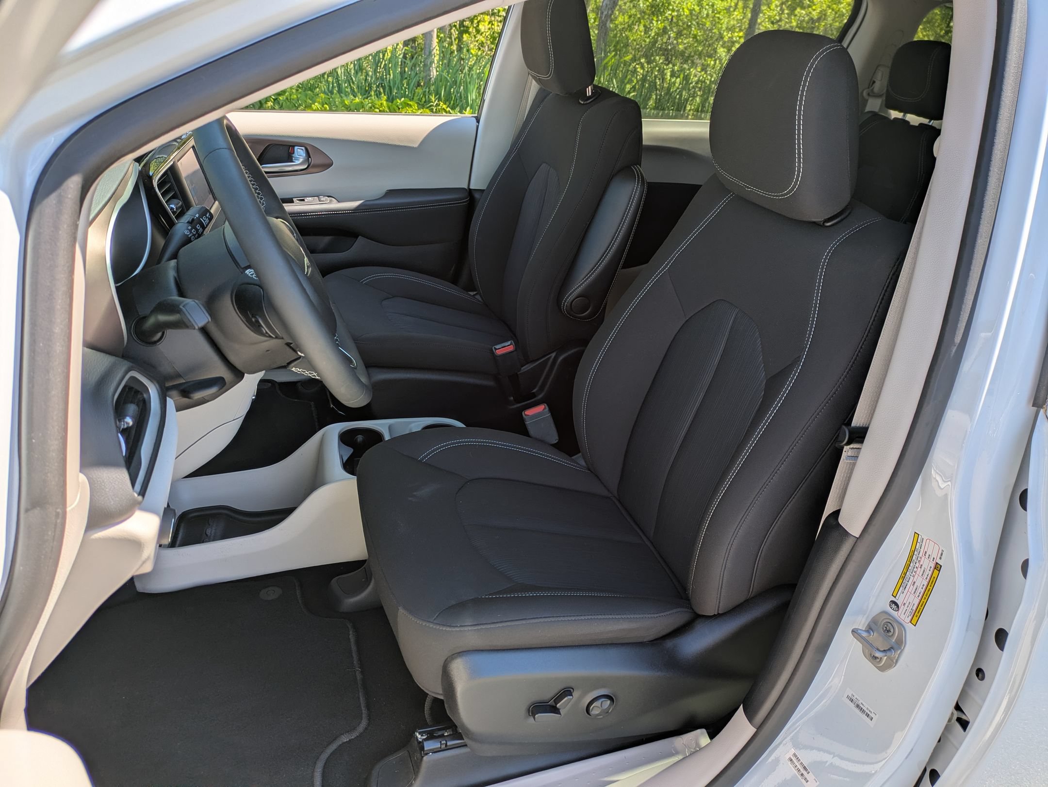 Used 2024 Chrysler Voyager LX FWD image 7