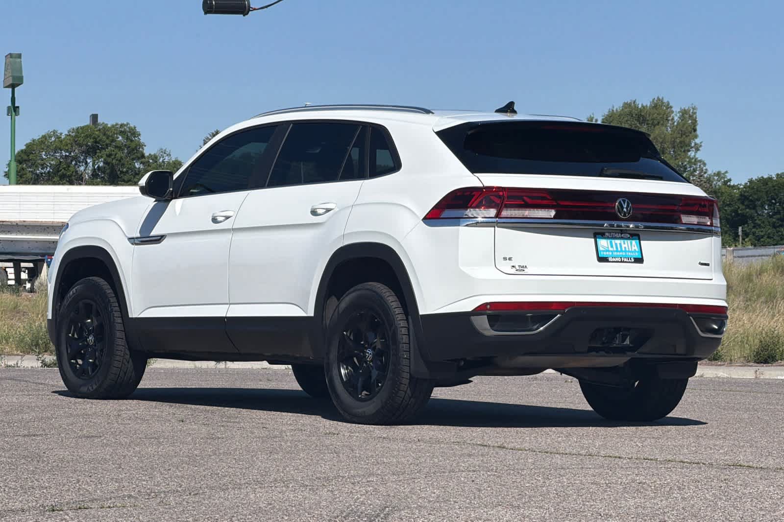 Used 2024 Volkswagen Atlas Cross Sport SE w/ Panoramic Sunroof Package AWD/4WD image 6