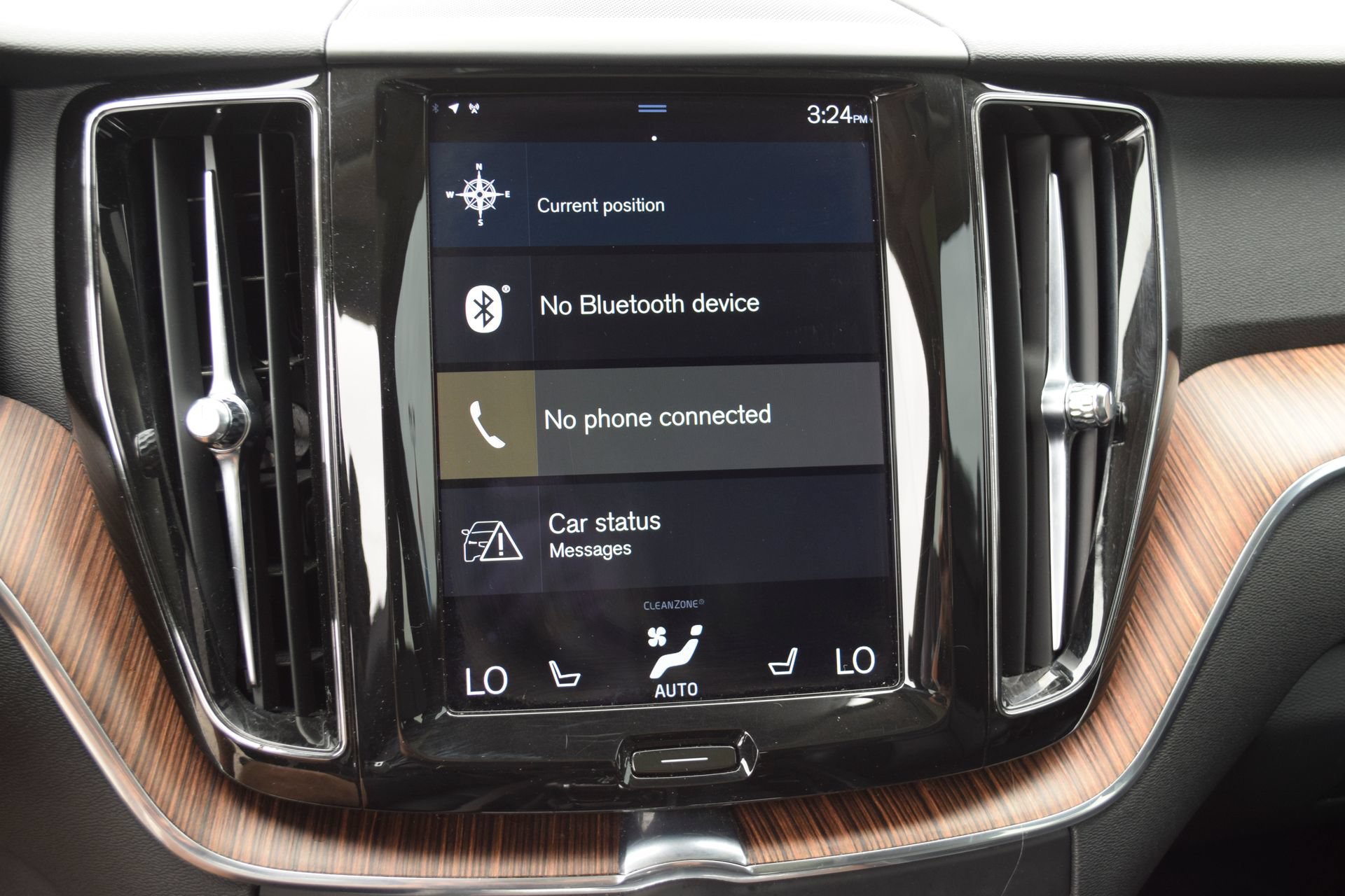 Used 2021 Volvo XC60 T5 Momentum w/ Premium Package FWD image 14