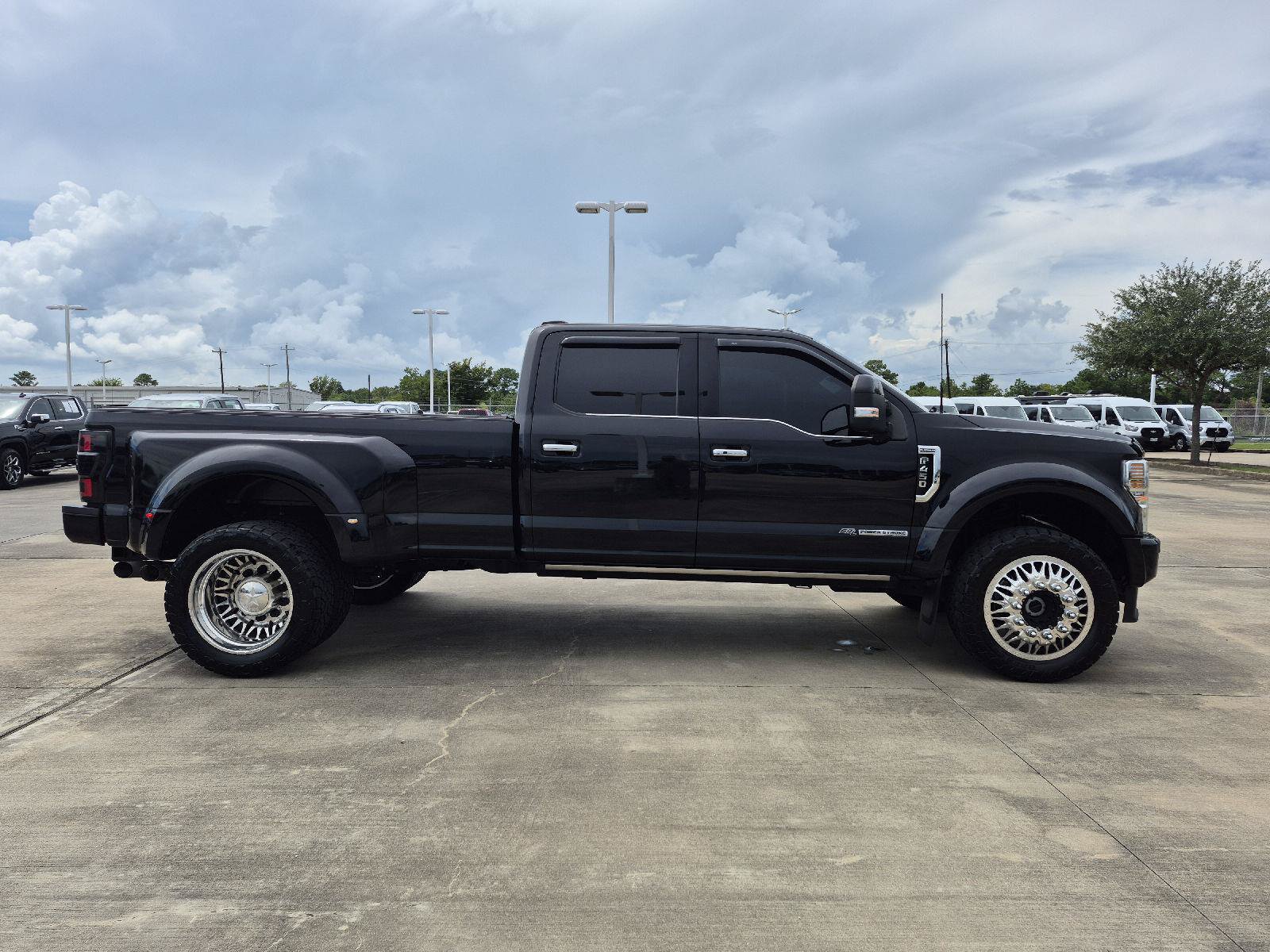 Certified 2022 Ford F450 Platinum w/ FX4 Off-Road Package AWD/4WD image 19