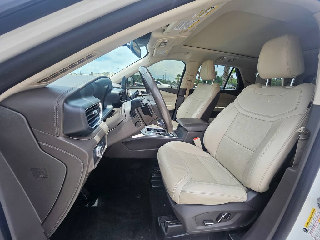 Certified 2020 Ford Explorer Platinum w/ Premium Technology Package AWD/4WD image 4