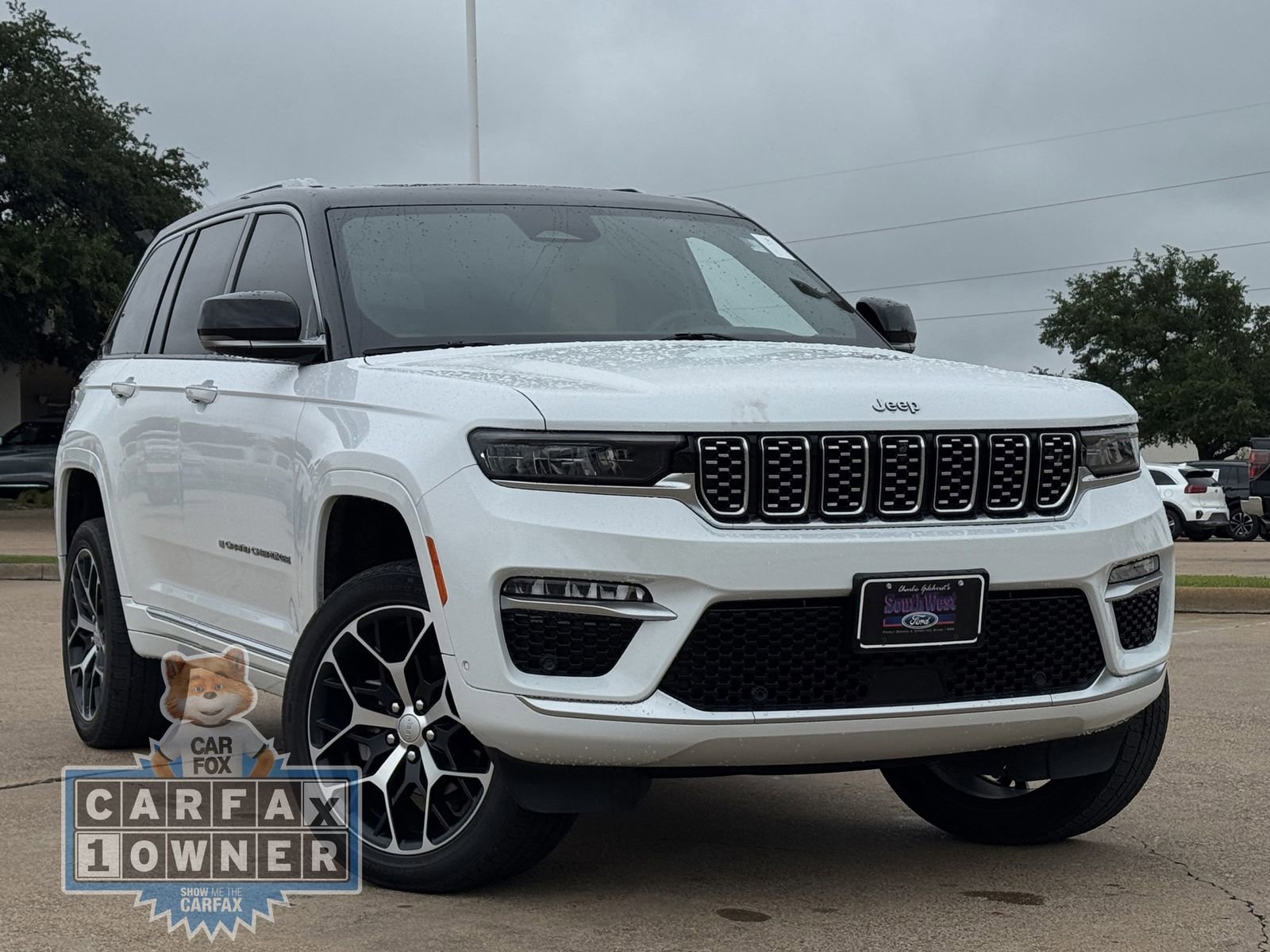 Used 2023 Jeep Grand Cherokee Summit AWD/4WD image 2