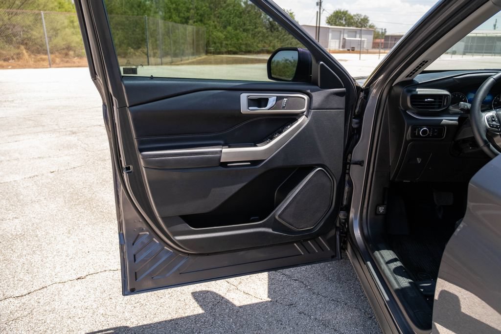 Certified 2023 Ford Explorer XLT RWD image 11