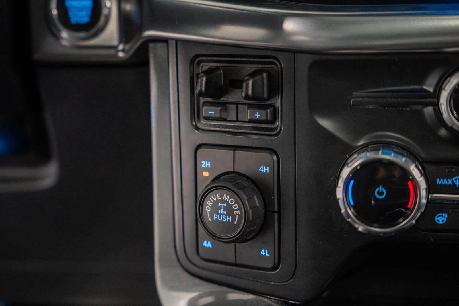 Certified 2023 Ford F150 Lariat w/ Equipment Group 502A High image 33