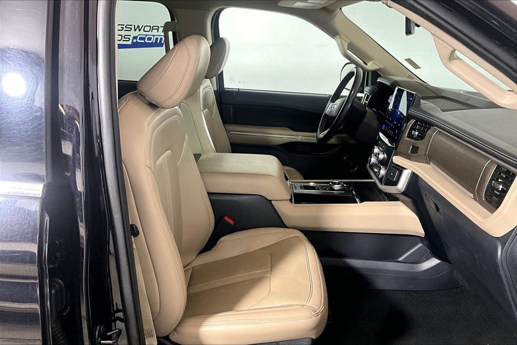 Certified 2024 Ford Expedition Limited RWD image 6