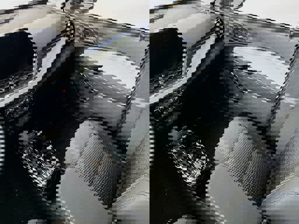 Used 2025 Chevrolet Trax LT w/ LT Convenience Package image 14