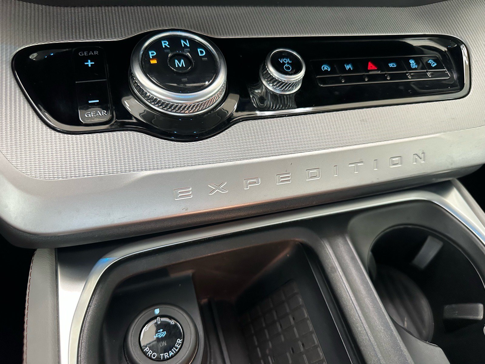 Certified 2025 Ford Expedition Active AWD/4WD image 36