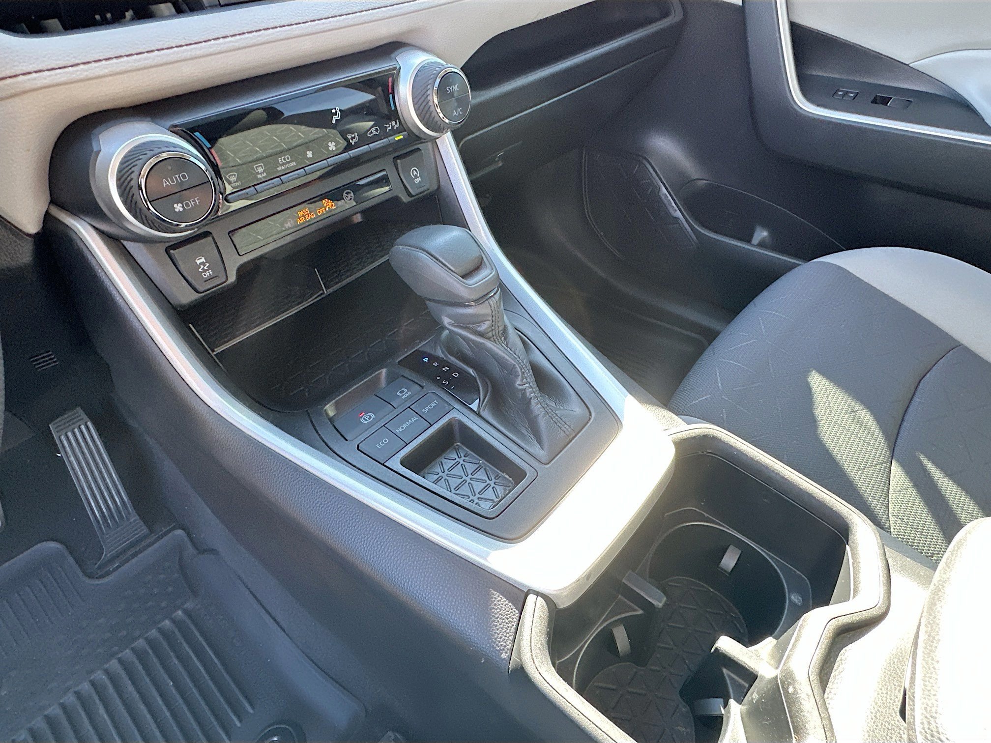 Used 2023 Toyota RAV4 XLE w/ Convenience Package image 17