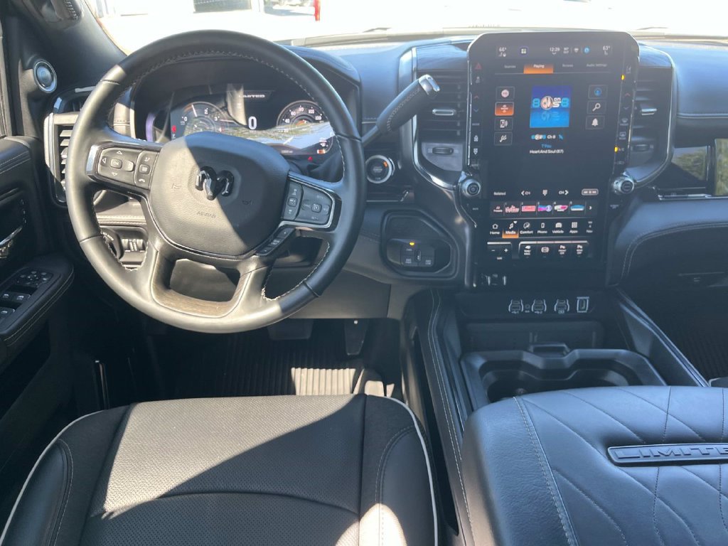 Used 2025 RAM 3500 Limited AWD/4WD image 17