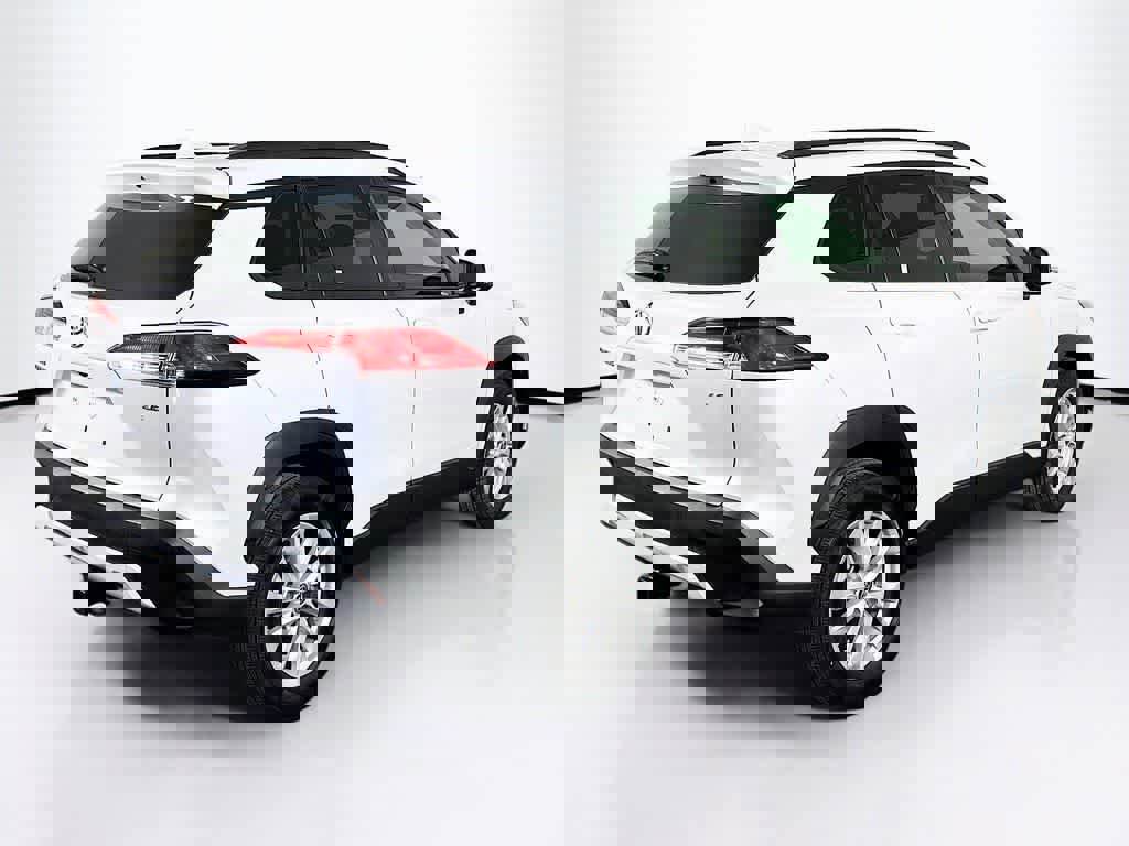 Used 2022 Toyota Corolla Cross LE image 5