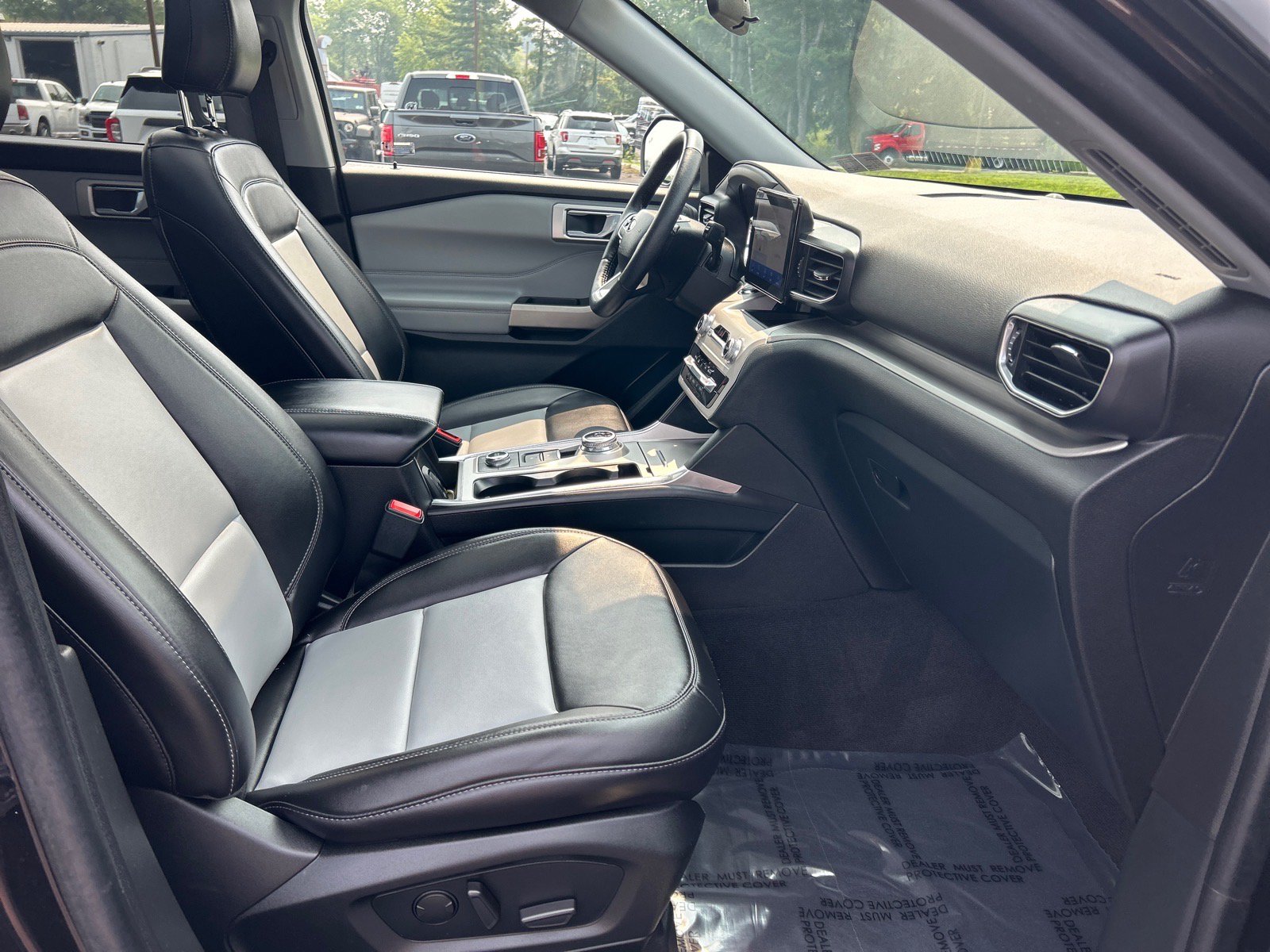 Certified 2024 Ford Explorer XLT w/ Equipment Group 202A AWD/4WD image 19