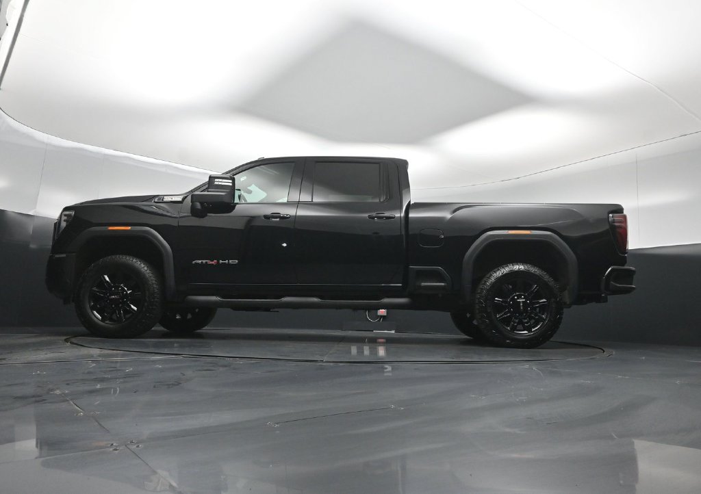 Used 2024 GMC Sierra 2500 AT4 w/ Technology Package AWD/4WD image 8