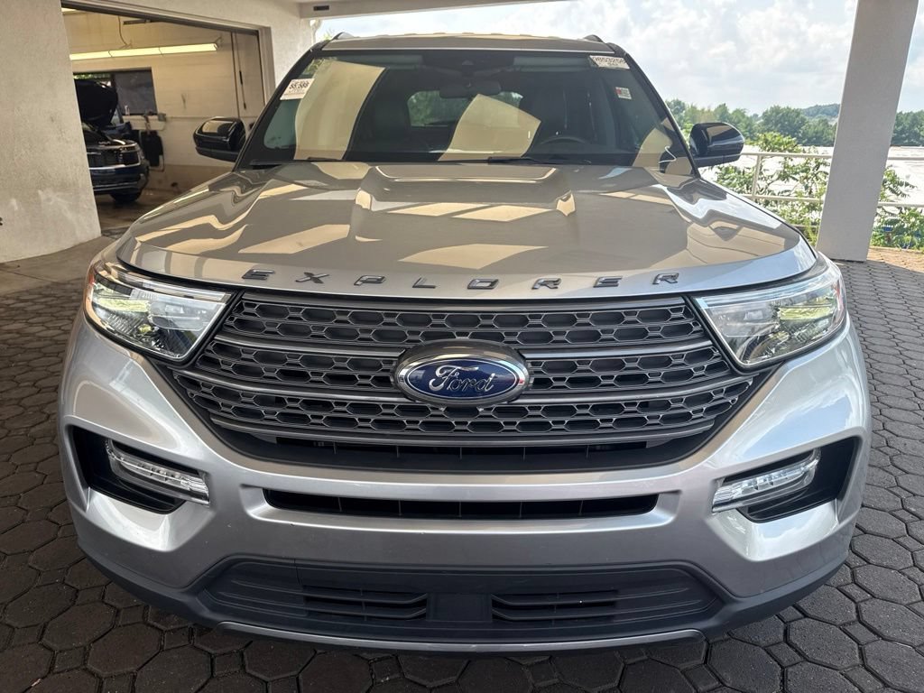Certified 2023 Ford Explorer XLT w/ Equipment Group 202A AWD/4WD image 2