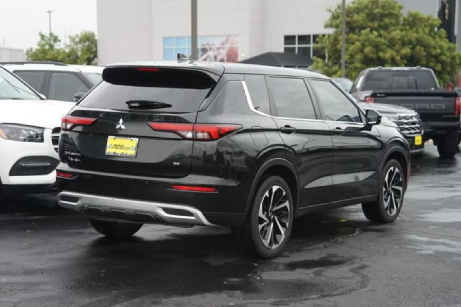 Used 2022 Mitsubishi Outlander SE FWD image 6