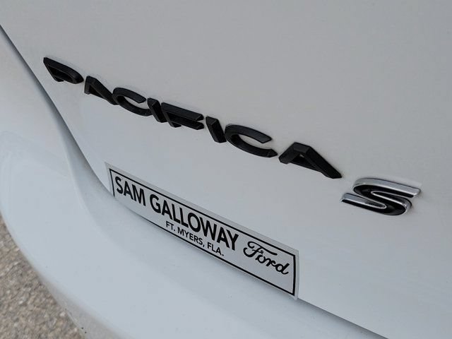 Used 2021 Chrysler Pacifica Touring-L w/ Premium & Safety Sphere Group FWD image 8