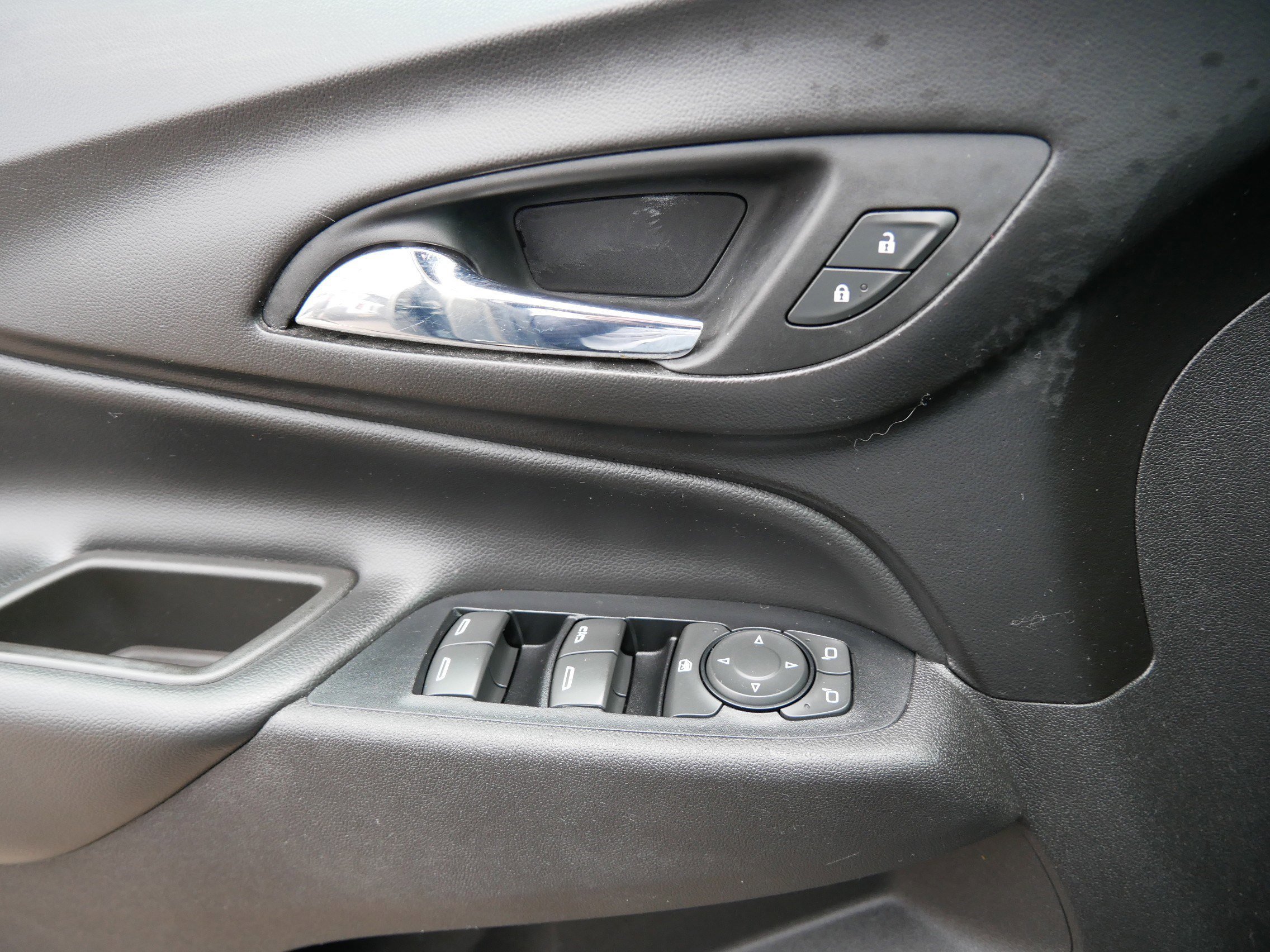 Used 2019 Chevrolet Equinox LT image 27